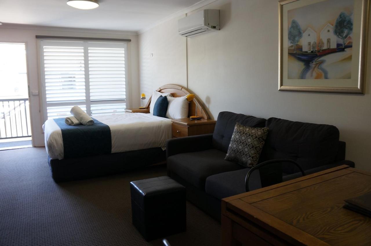 Waves Motel And Apartments Warrnambool Exterior photo