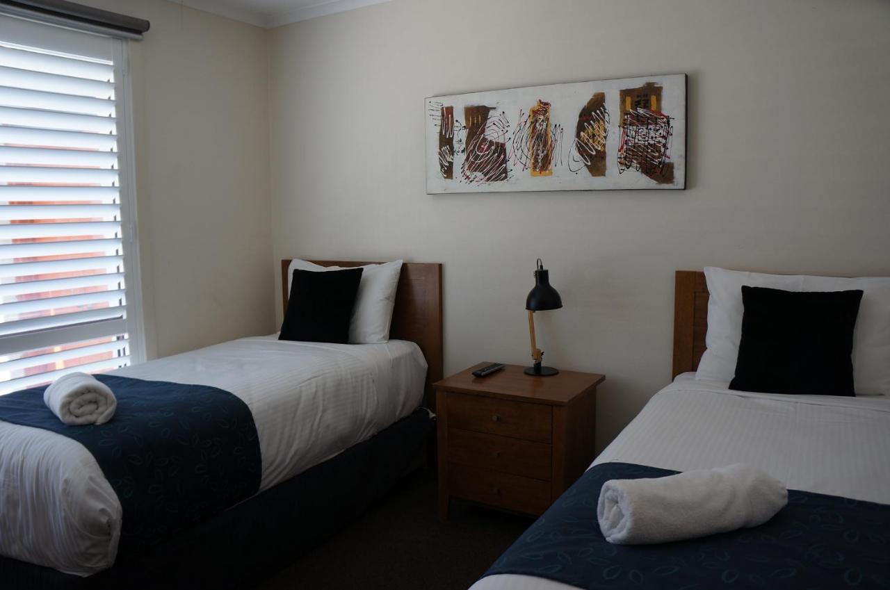 Waves Motel And Apartments Warrnambool Exterior photo