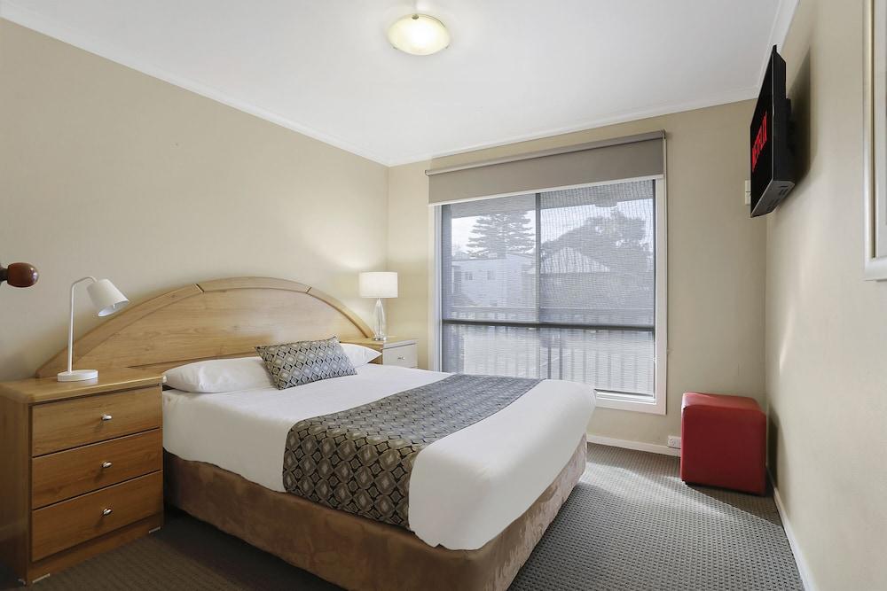 Waves Motel And Apartments Warrnambool Exterior photo