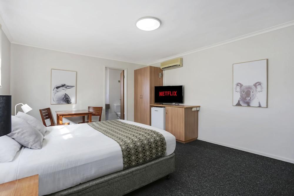 Waves Motel And Apartments Warrnambool Exterior photo