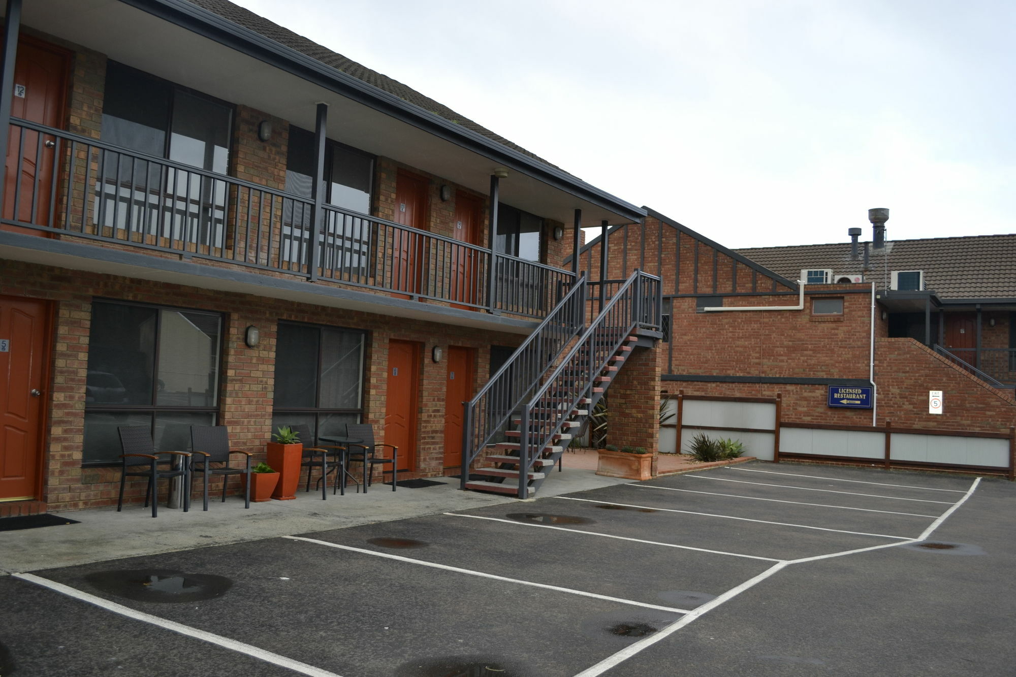 Waves Motel And Apartments Warrnambool Exterior photo